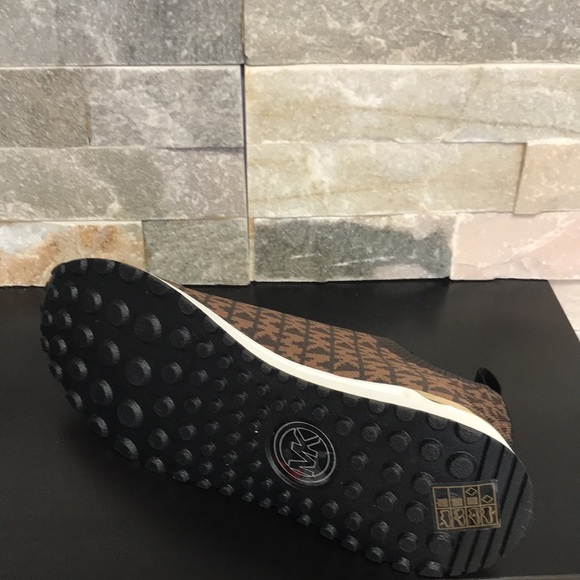 🎁 Michael Michael Kors Bodie Logo Jacquard Slip-On Trainer - Picture 7 of 7